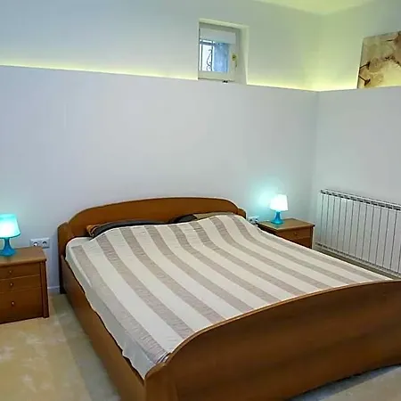 Hotel Xxl & Garage Parking 4*